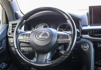 Подержанный автомобиль Lexus LX 2020 года (17 фото)
