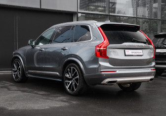 Подержанный автомобиль Volvo XC90 2019 года (6 фото)