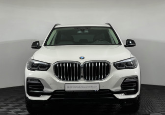 Подержанный автомобиль BMW X5 2020 года (3 фото)