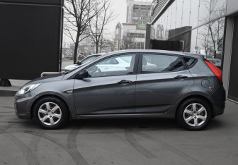 Подержанный автомобиль Hyundai Solaris Hatchback 2011 года (8 фото)