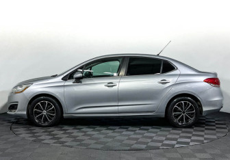 Подержанный автомобиль Citroen C4 Sedan 2014 года (8 фото)