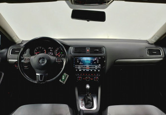 Подержанный автомобиль Volkswagen Jetta Sedan 2014 года (11 фото)