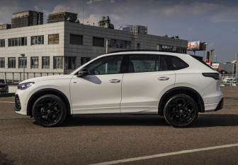 Подержанный автомобиль Volkswagen Tiguan 2025 года (10 фото)