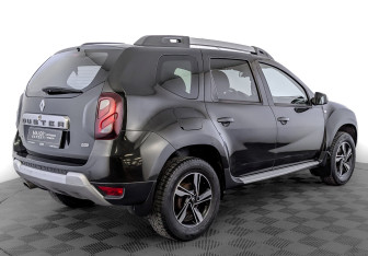 Подержанный автомобиль Renault Duster 2017 года (5 фото)