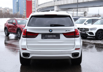 Подержанный автомобиль BMW X5 2016 года (6 фото)