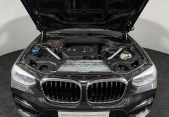 Подержанный автомобиль BMW X3 2018 года (10 фото)