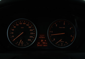 Подержанный автомобиль BMW X5 2009 года (12 фото)