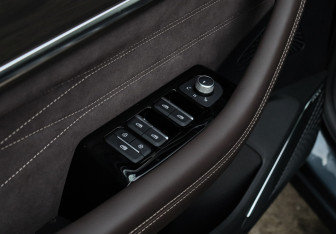 Подержанный автомобиль Geely Monjaro 2025 года (20 фото)