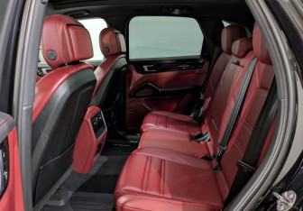 Подержанный автомобиль Porsche Cayenne 2018 года (4 фото)
