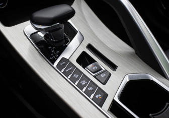 Подержанный автомобиль Geely Coolray 2023 года (19 фото)