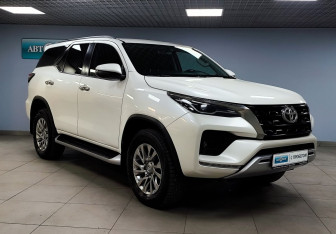 Подержанный автомобиль Toyota Fortuner 2020 года (3 фото)