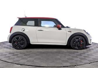 Подержанный автомобиль MINI Hatch 2020 года (4 фото)