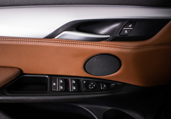 Подержанный автомобиль BMW X5 2017 года (18 фото)