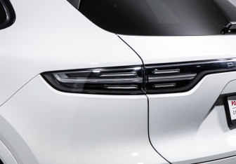 Подержанный автомобиль Porsche Cayenne 2020 года (17 фото)