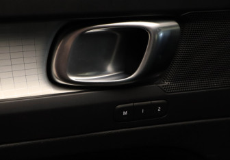 Подержанный автомобиль Volvo XC40 2020 года (23 фото)