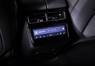 Подержанный автомобиль Zeekr 001 2024 года (18 фото)