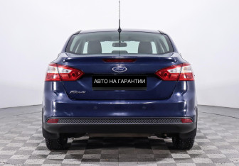 Подержанный автомобиль Ford Focus Sedan 2014 года (6 фото)