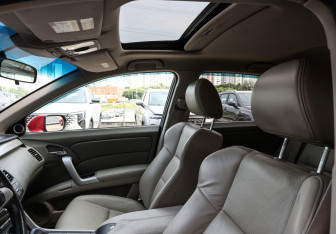 Подержанный автомобиль Acura RDX 2007 года (21 фото)