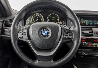 Подержанный автомобиль BMW X4 2017 года (22 фото)