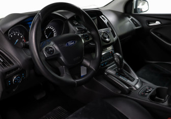 Подержанный автомобиль Ford Focus Hatchback 2013 года (7 фото)