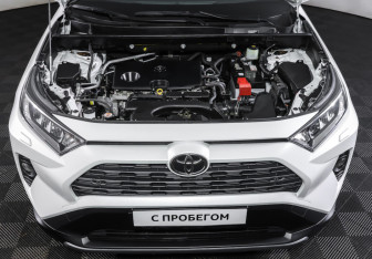 Подержанный автомобиль Toyota RAV4 2020 года (9 фото)