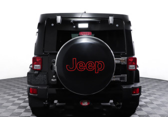 Подержанный автомобиль Jeep Wrangler 2016 года (6 фото)