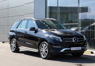 Подержанный автомобиль Mercedes-Benz GLE 2016 года (3 фото)