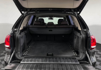 Подержанный автомобиль BMW X5 2016 года (9 фото)