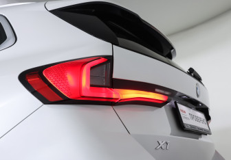 Подержанный автомобиль BMW X1 2025 года (23 фото)