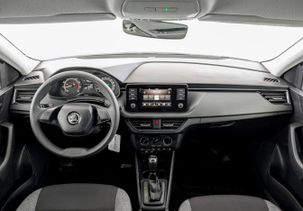 Подержанный автомобиль Skoda Rapid Liftback 2021 года (14 фото)