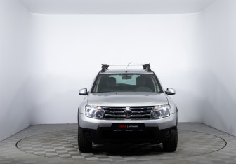 Подержанный автомобиль Renault Duster 2012 года (2 фото)