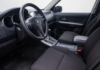 Подержанный автомобиль Suzuki Grand Vitara 2008 года (10 фото)