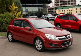 Подержанный автомобиль Opel Astra Hatchback 2008 года (2 фото)