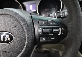 Подержанный автомобиль Kia Carnival 2018 года (15 фото)