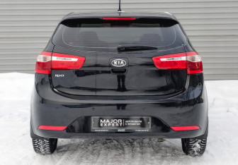 Подержанный автомобиль Kia Rio Hatchback 2012 года (6 фото)