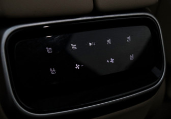 Подержанный автомобиль AITO M7 2023 года (11 фото)