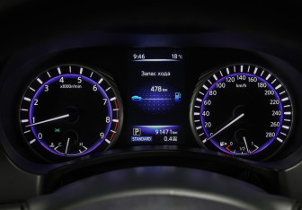Подержанный автомобиль Infiniti Q60 Coupe 2017 года (13 фото)