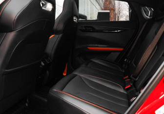 Подержанный автомобиль Changan UNI-V 2023 года (12 фото)