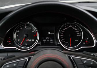 Подержанный автомобиль Audi RS 5 Coupe 2011 года (21 фото)