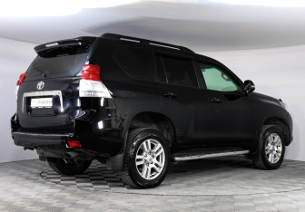 Подержанный автомобиль Toyota Land Cruiser Prado 2011 года (4 фото)