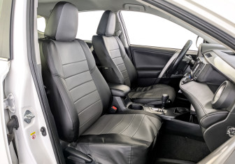 Подержанный автомобиль Toyota RAV4 2017 года (24 фото)