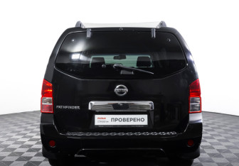Подержанный автомобиль Nissan Pathfinder 2011 года (6 фото)