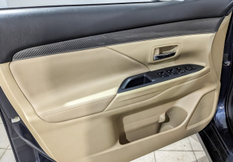 Подержанный автомобиль Mitsubishi Outlander 2020 года (19 фото)