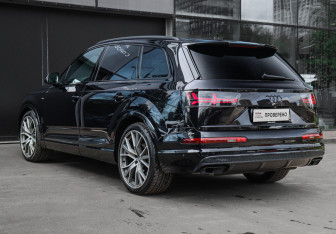 Подержанный автомобиль Audi Q7 2019 года (6 фото)
