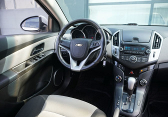 Подержанный автомобиль Chevrolet Cruze Sedan 2013 года (13 фото)