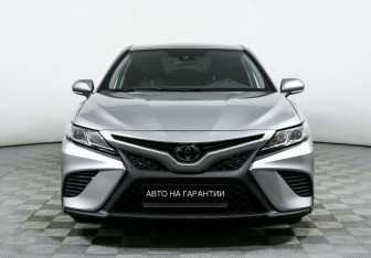 Подержанный автомобиль Toyota Camry Sedan 2019 года (2 фото)