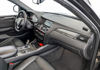 Подержанный автомобиль BMW X4 2018 года (11 фото)
