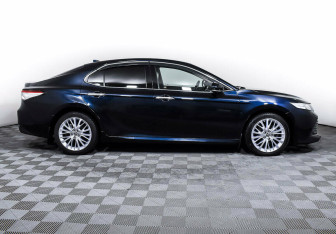 Подержанный автомобиль Toyota Camry Sedan 2019 года (4 фото)