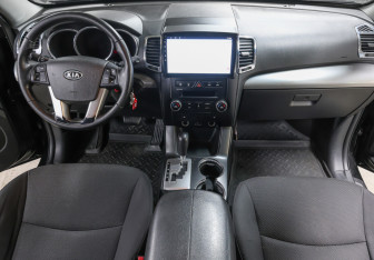 Подержанный автомобиль Kia Sorento 2010 года (14 фото)