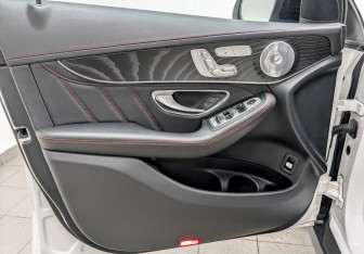 Подержанный автомобиль Mercedes-Benz GLC AMG 2017 года (20 фото)